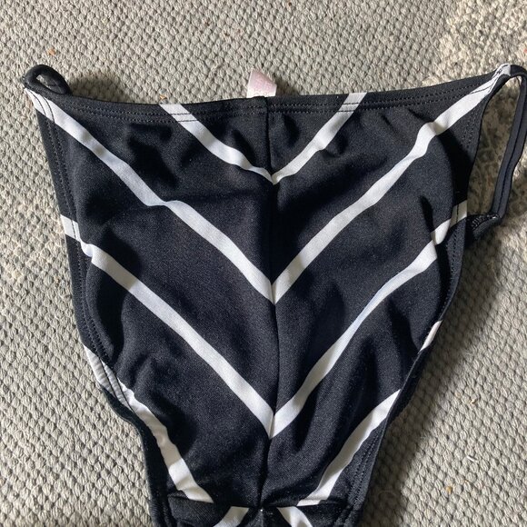Victoria's Secret XS Black and White Chevron Stripe Bikini - Picture 5 of 10